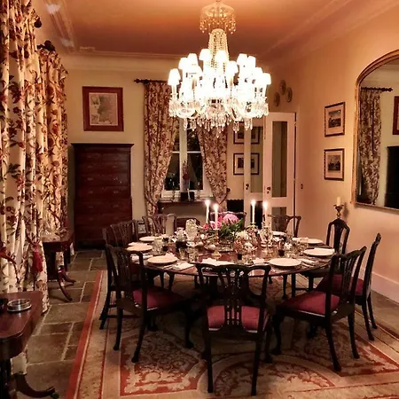 Luxurious Royal Estate In Historic Paradise Vila